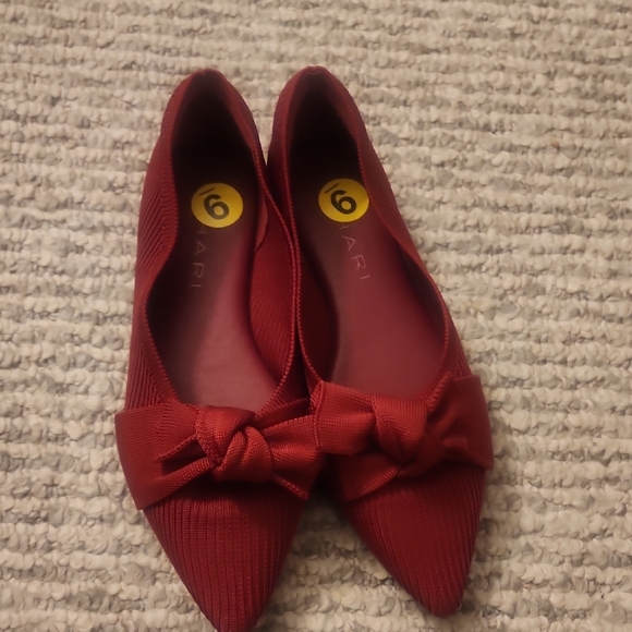 TAHARI Women's Monserrat Pointed Toe Knit Flats Size 6 - Picture 3 of 5